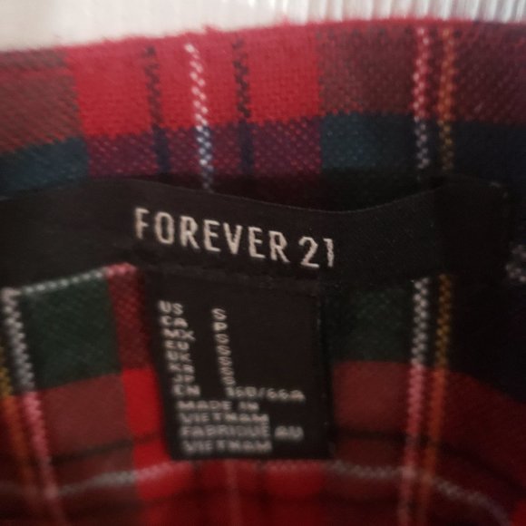 Adorable plaid suspender shorts - Picture 6 of 6